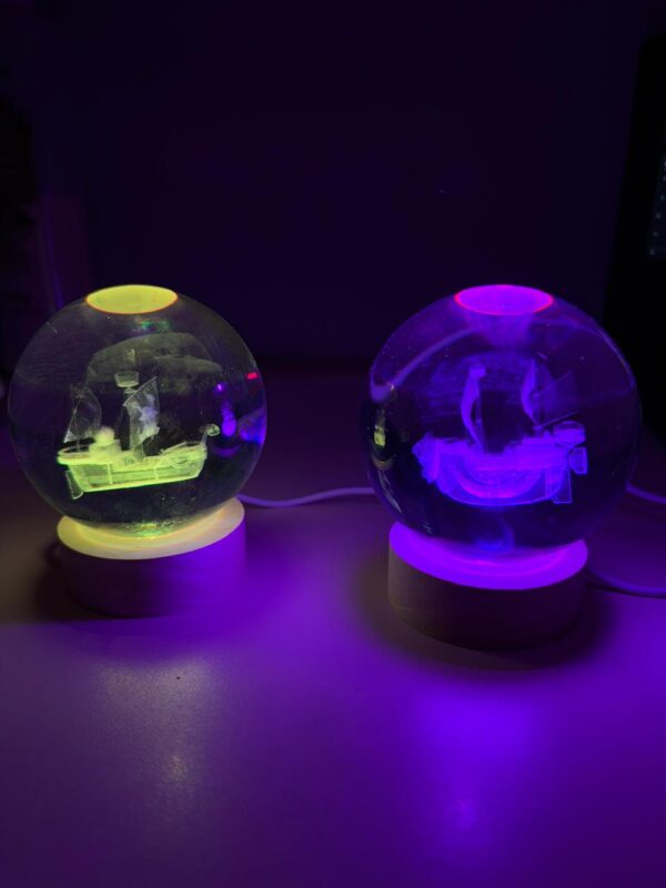 Lámpara de Cristal 3D con Base de Madera - Imagen 5