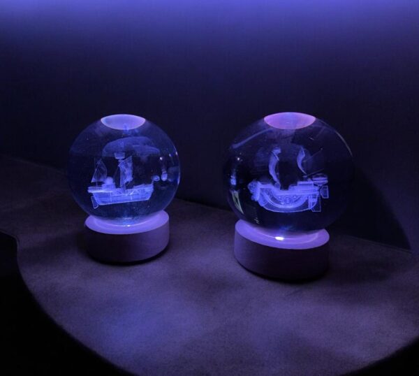 Lámpara de Cristal 3D con Base de Madera