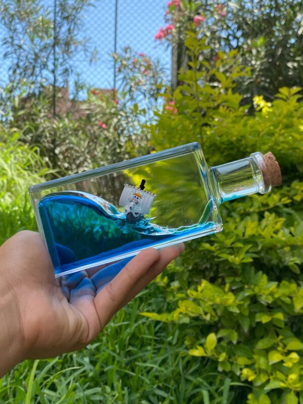Barco Insumergible en Botella de Acrílico – One Piece (Going Merry | Thousand Sunny)